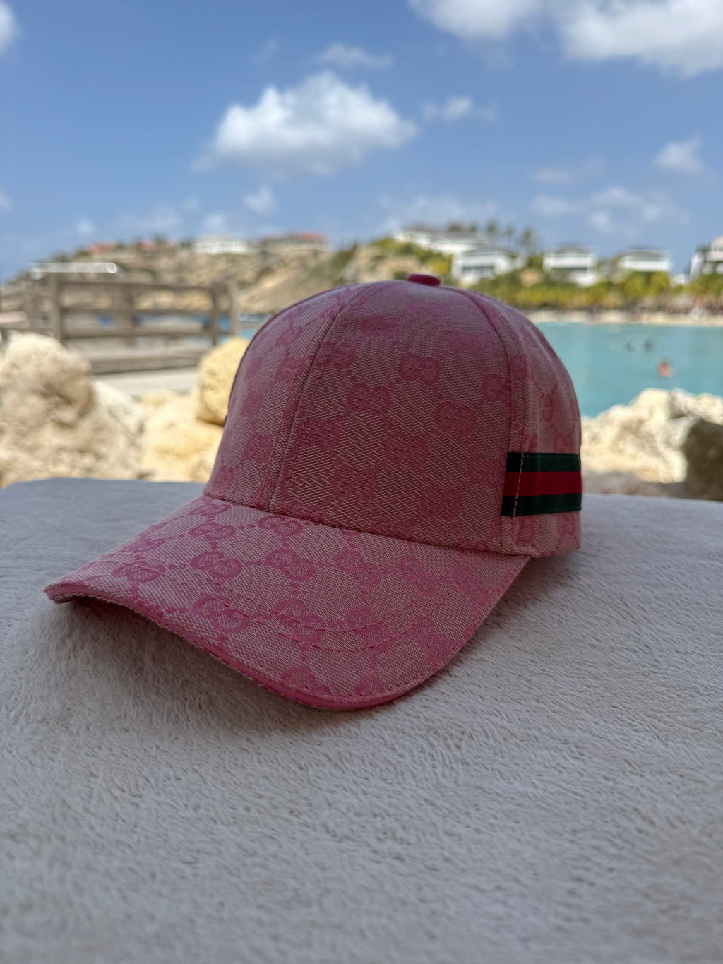 Luxe Roze Designer Pet met Monogram Print